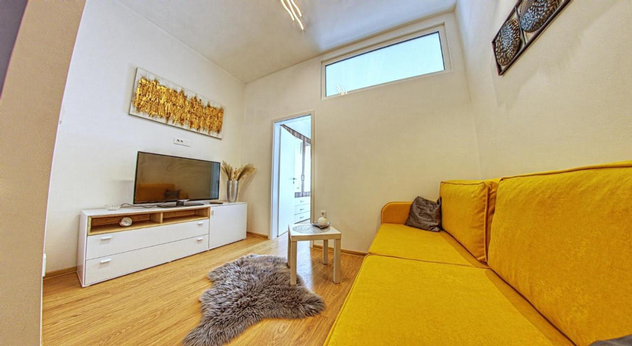 Caligula City Center Apartment Pula Zewnętrze zdjęcie