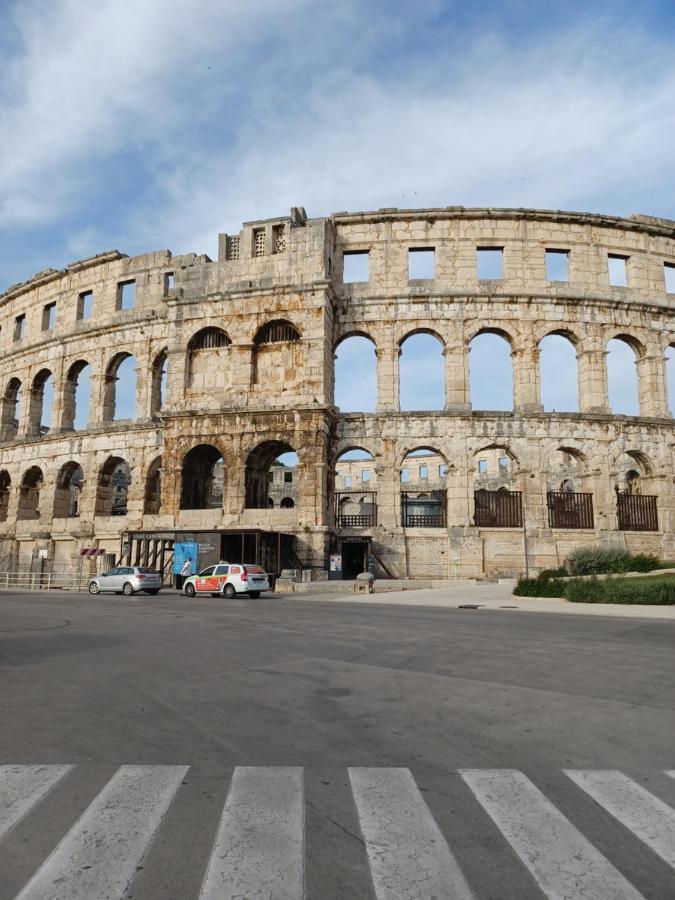 Caligula City Center Apartment Pula Zewnętrze zdjęcie